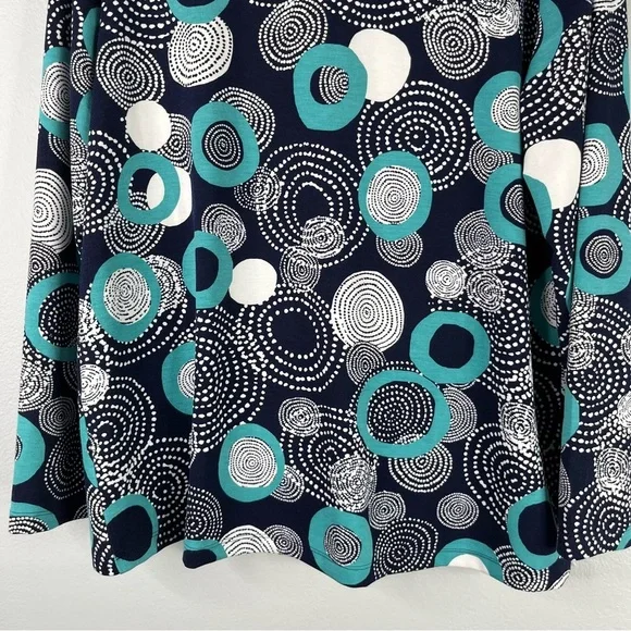 Chico's Weekends Pullover Top Women’s 1 M Blue Teal White Circle Print Pocket - Picture 11 of 13